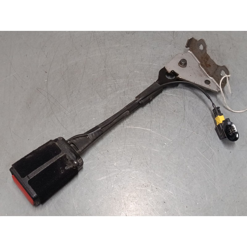 Recambio de anclaje cinturon delantero izquierdo para citroën c4 picasso ii 1.6 hdi 90 referencia OEM IAM A6213509  