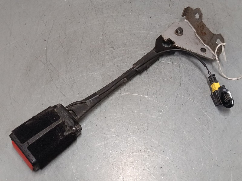 Recambio de anclaje cinturon delantero izquierdo para citroën c4 picasso ii 1.6 hdi 90 referencia OEM IAM A6213509  