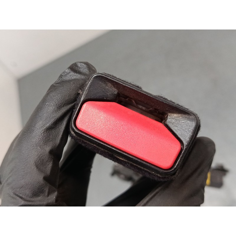 Recambio de anclaje cinturon delantero izquierdo para citroën c4 picasso ii 1.6 hdi 90 referencia OEM IAM A6213509  
