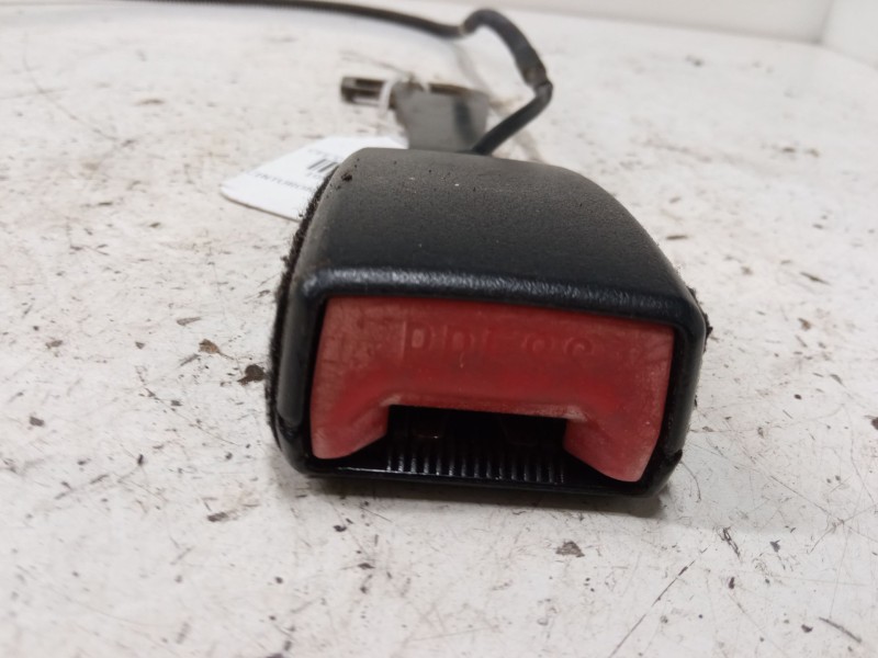 Recambio de anclaje cinturon delantero izquierdo para kia cee´d hatchback (ed) 1.4 referencia OEM IAM   