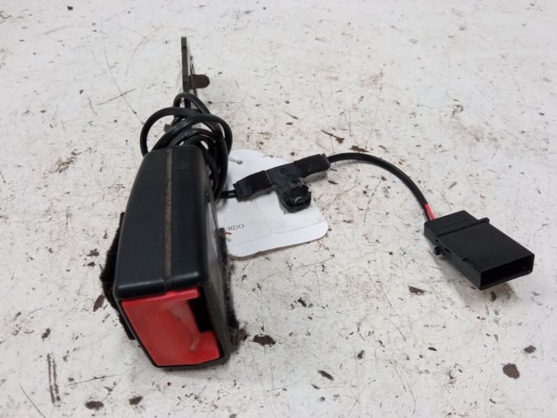 Recambio de anclaje cinturon delantero izquierdo para fiat 500l (351_, 352_) 1.4 (199lyb1b) referencia OEM IAM 34147663F  