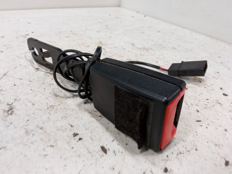 Recambio de anclaje cinturon delantero izquierdo para fiat 500l (351_, 352_) 1.4 (199lyb1b) referencia OEM IAM 34147663F  