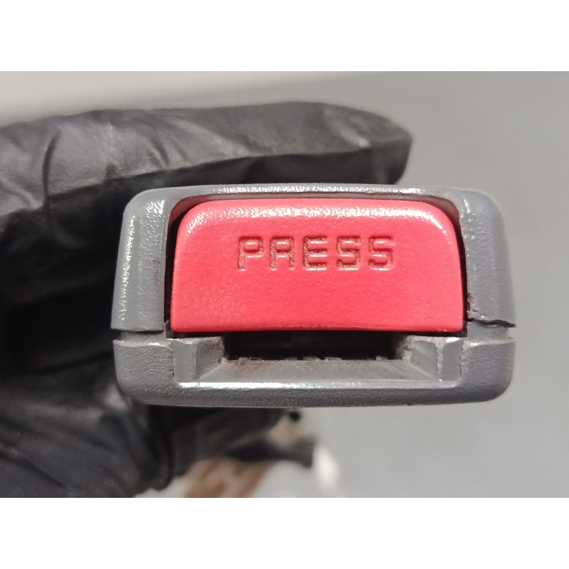 Recambio de anclaje cinturon delantero izquierdo para hyundai accent ii (lc) 1.3 referencia OEM IAM 1HJ 3798 164  