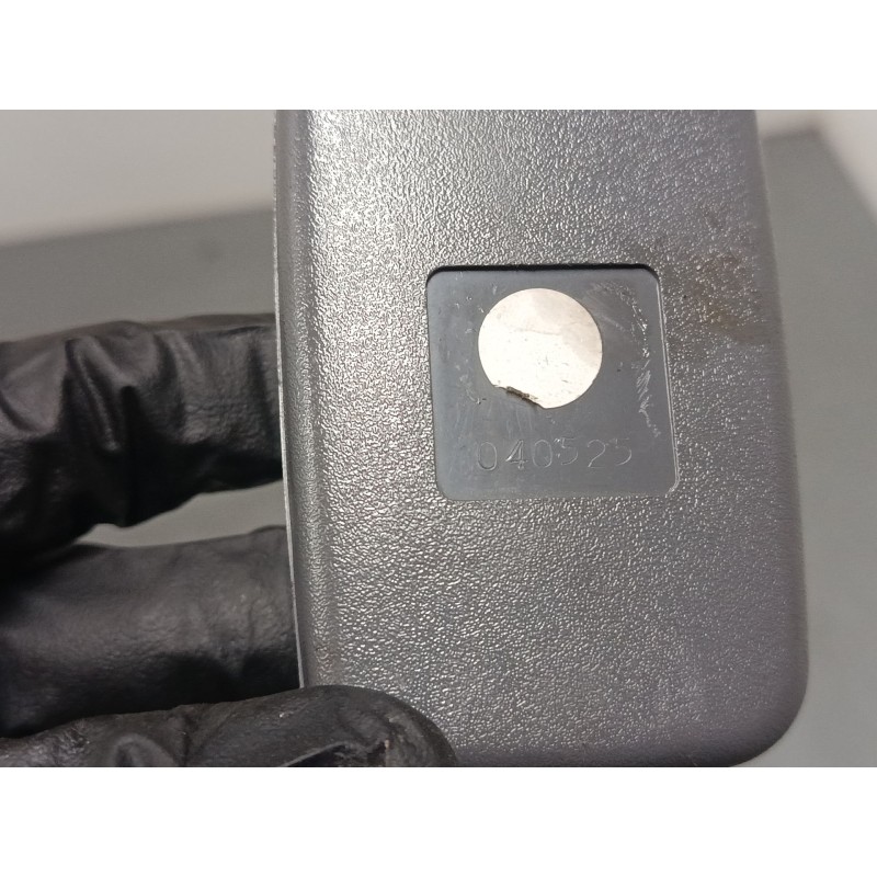 Recambio de anclaje cinturon delantero izquierdo para hyundai accent ii (lc) 1.3 referencia OEM IAM 1HJ 3798 164  