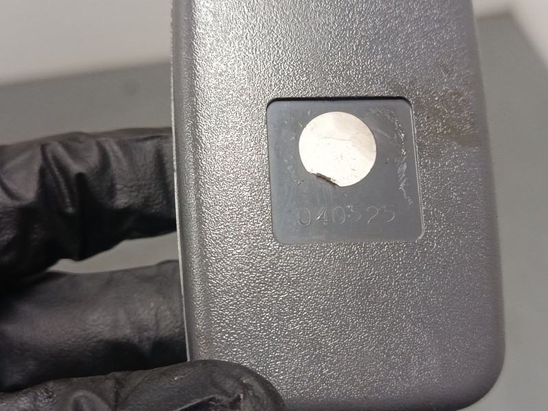 Recambio de anclaje cinturon delantero izquierdo para hyundai accent ii (lc) 1.3 referencia OEM IAM 1HJ 3798 164  