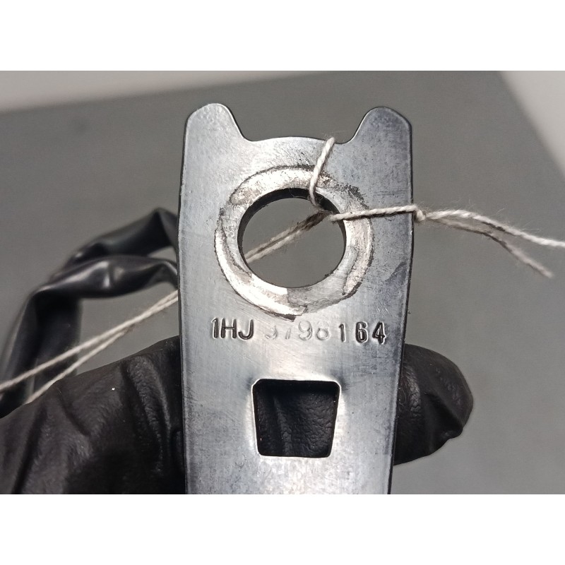 Recambio de anclaje cinturon delantero izquierdo para hyundai accent ii (lc) 1.3 referencia OEM IAM 1HJ 3798 164  