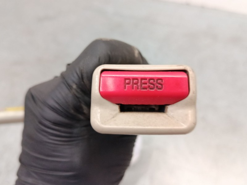 Recambio de anclaje cinturon delantero izquierdo para hyundai tucson (jm) 2.0 referencia OEM IAM   