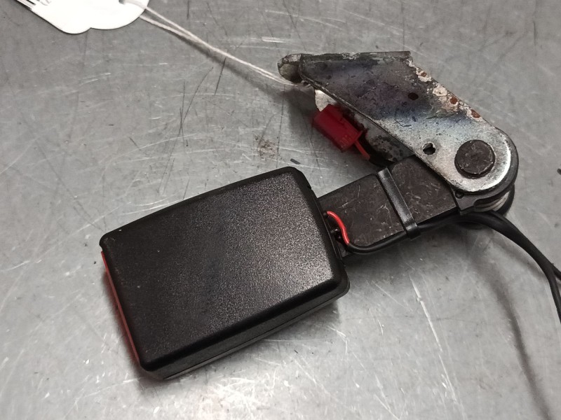 Recambio de anclaje cinturon trasero derecho para bmw 7 (e65, e66, e67) 730 i, li referencia OEM IAM 7134042  