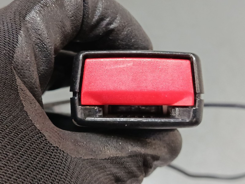 Recambio de anclaje cinturon trasero derecho para bmw 7 (e65, e66, e67) 730 i, li referencia OEM IAM 7134042  