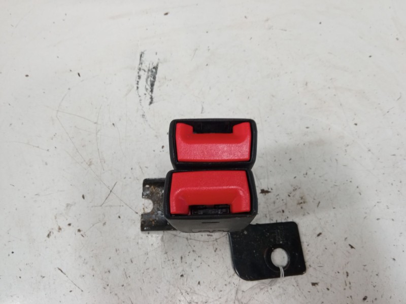 Recambio de anclaje cinturon trasero derecho para ford ecosport 1.0 ecoboost referencia OEM IAM   