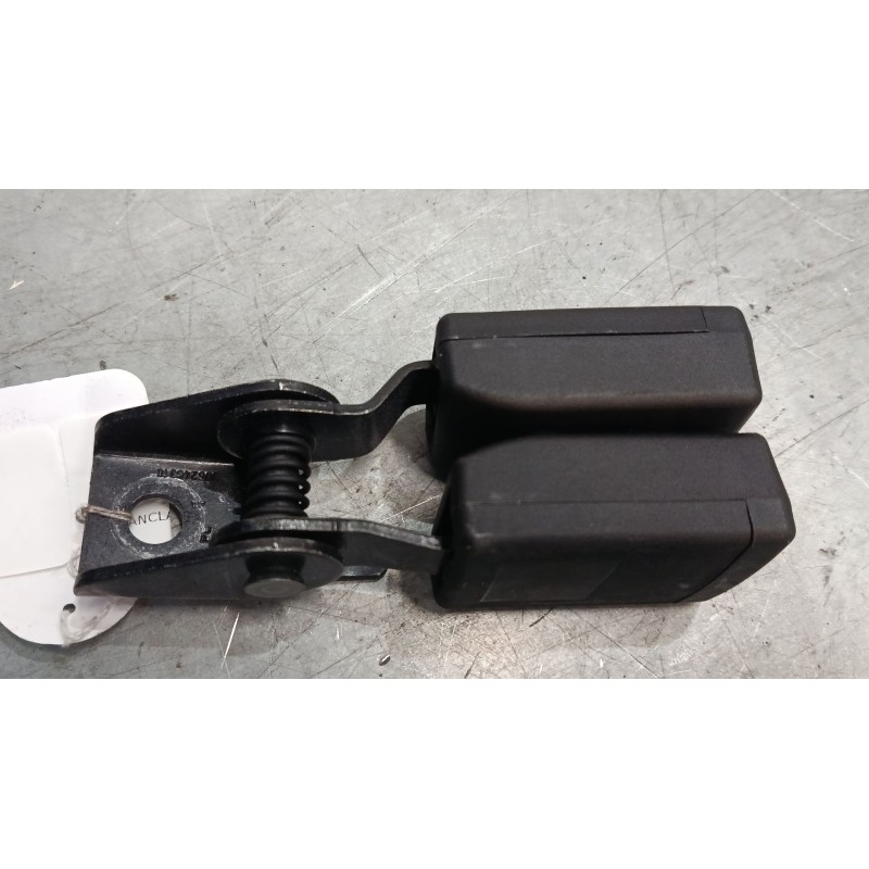 Recambio de anclaje cinturon trasero derecho para opel insignia a (g09) 2.0 cdti (68) referencia OEM IAM 13267110  