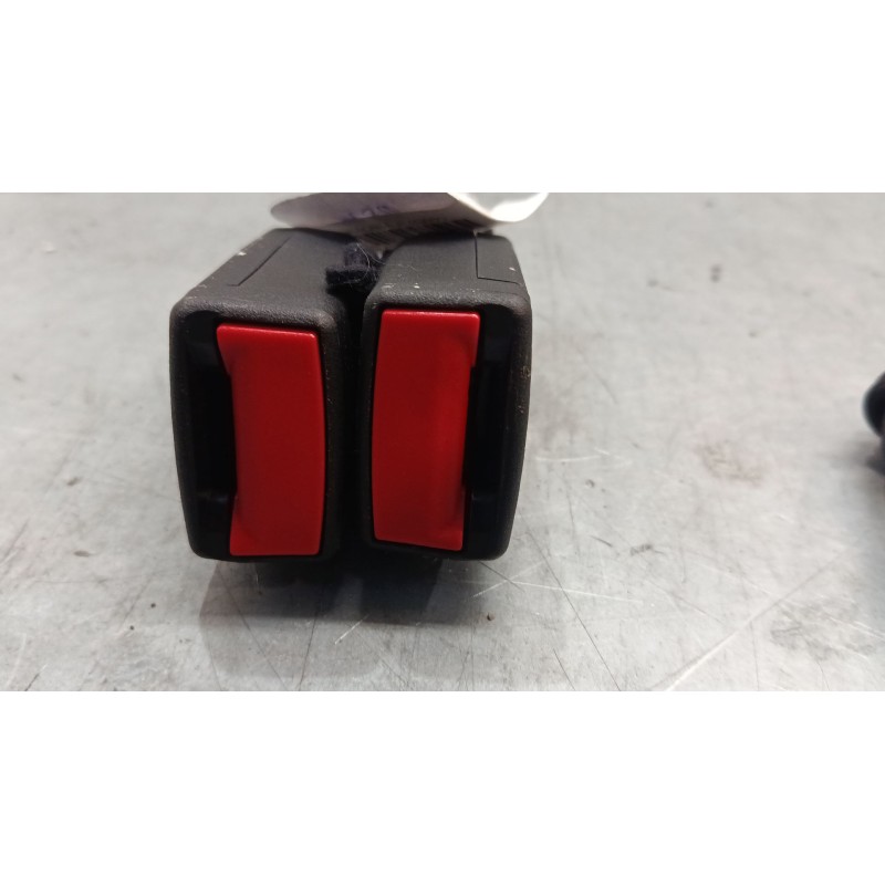 Recambio de anclaje cinturon trasero derecho para opel insignia a (g09) 2.0 cdti (68) referencia OEM IAM 13267110  