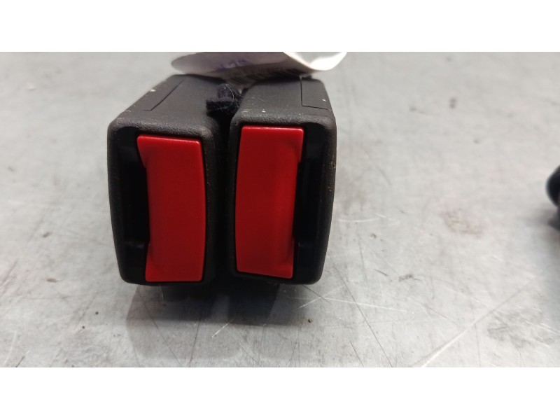 Recambio de anclaje cinturon trasero derecho para opel insignia a (g09) 2.0 cdti (68) referencia OEM IAM 13267110  