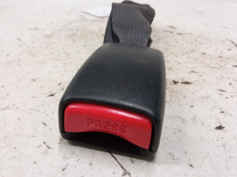 Recambio de anclaje cinturon trasero derecho para mazda 6 hatchback (gg) 2.0 di (gg14) referencia OEM IAM   