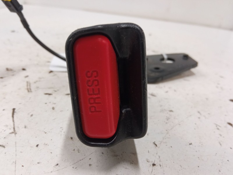 Recambio de anclaje cinturon trasero derecho para citroën c4 ii (nc_) 1.6 hdi 90 referencia OEM IAM 96748537XT  