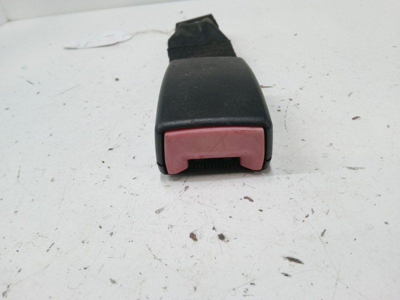 Recambio de anclaje cinturon trasero derecho para mazda 3 sedán (bk) 1.6 di turbo (bk12y) referencia OEM IAM   