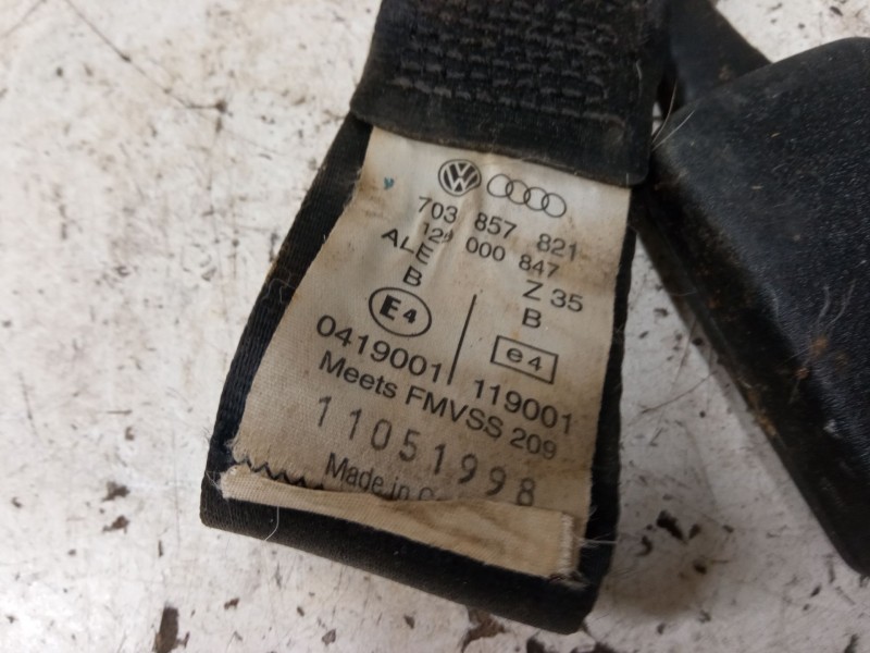 Recambio de anclaje cinturon trasero derecho para volkswagen caravelle 2,4 5v 2-aab-2m referencia OEM IAM 703857821  