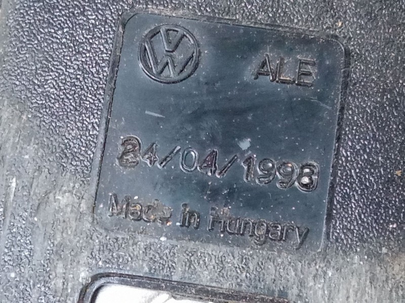 Recambio de anclaje cinturon trasero derecho para volkswagen caravelle 2,4 5v 2-aab-2m referencia OEM IAM 703857821  