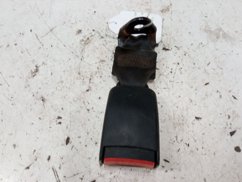 Recambio de anclaje cinturon trasero derecho para renault clio i (b/c57_, 5/357_) 1.2 (5/357y, 5/357k) referencia OEM IAM   
