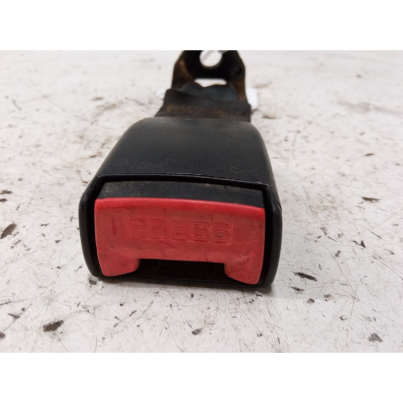Recambio de anclaje cinturon trasero derecho para renault clio i (b/c57_, 5/357_) 1.2 (5/357y, 5/357k) referencia OEM IAM   