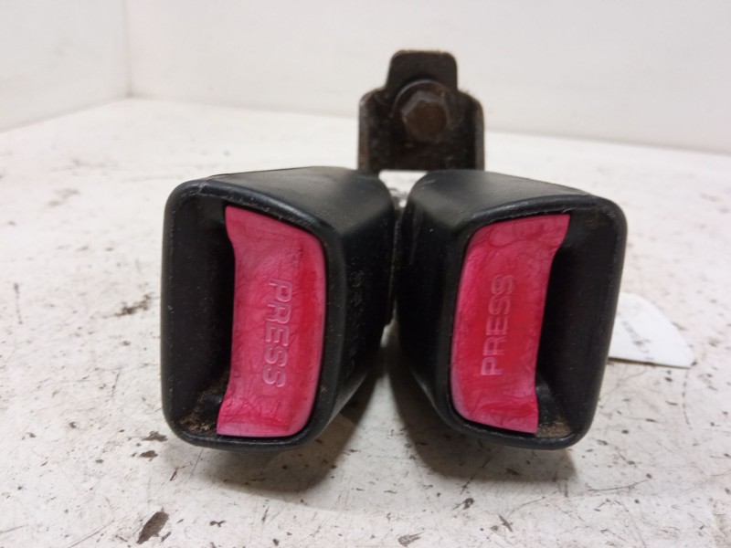 Recambio de anclaje cinturon trasero izquierdo para kia cee´d hatchback (ed) 1.4 referencia OEM IAM   