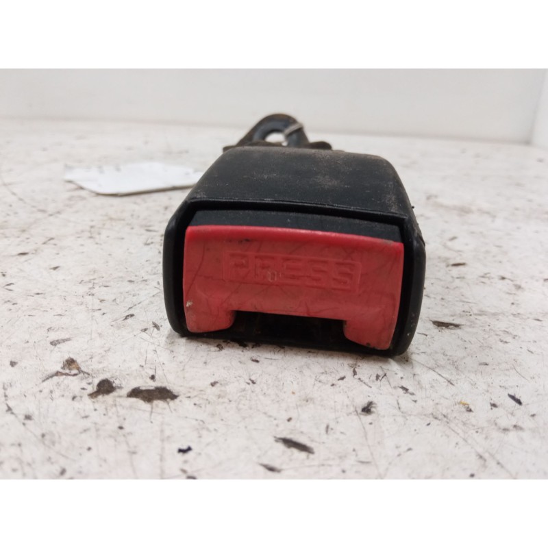 Recambio de anclaje cinturon trasero izquierdo para renault clio i (b/c57_, 5/357_) 1.2 (5/357y, 5/357k) referencia OEM IAM   