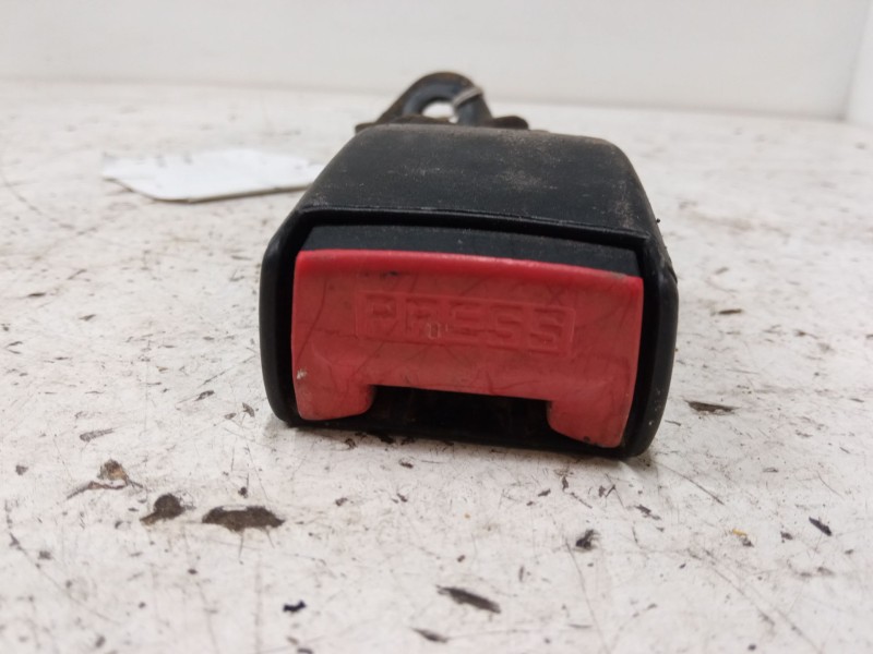 Recambio de anclaje cinturon trasero izquierdo para renault clio i (b/c57_, 5/357_) 1.2 (5/357y, 5/357k) referencia OEM IAM   