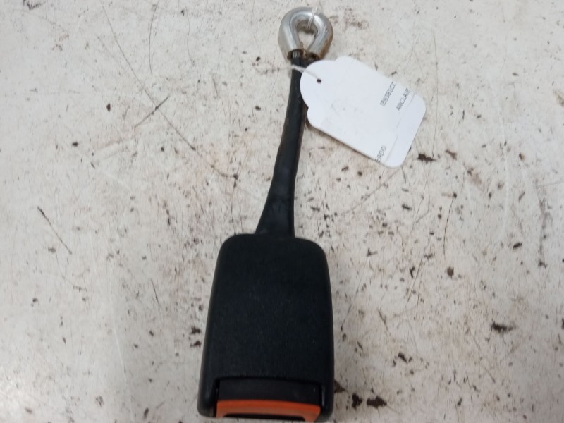 Recambio de anclaje cinturon trasero izquierdo para volkswagen caravelle 2,4 5v 2-aab-2m referencia OEM IAM 703857743  