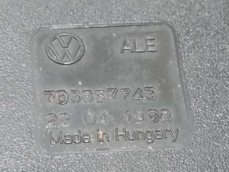Recambio de anclaje cinturon trasero izquierdo para volkswagen caravelle 2,4 5v 2-aab-2m referencia OEM IAM 703857743  
