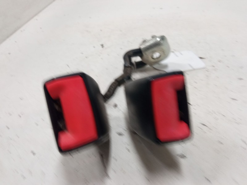 Recambio de anclaje cinturon trasero izquierdo para volkswagen polo v (6r1, 6c1) 1.2 referencia OEM IAM 6R0857739A  