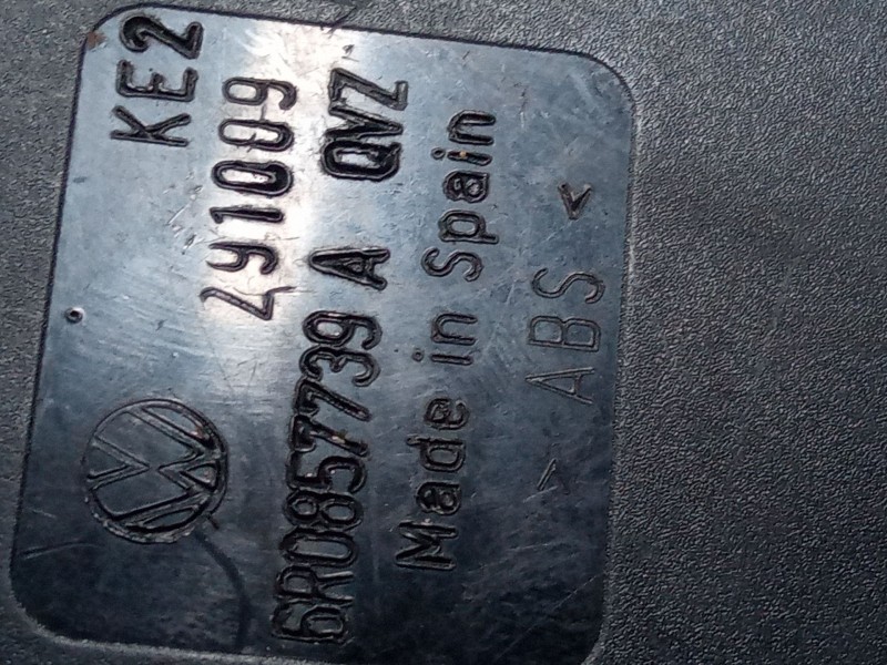 Recambio de anclaje cinturon trasero izquierdo para volkswagen polo v (6r1, 6c1) 1.2 referencia OEM IAM 6R0857739A  