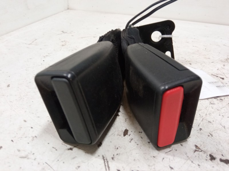 Recambio de anclaje cinturon trasero izquierdo para renault clio iv (bh_) 1.2 16v referencia OEM IAM 878176563R  