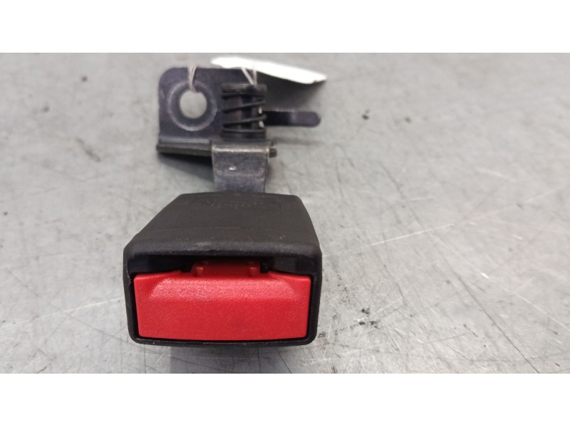 Recambio de anclaje cinturon trasero izquierdo para opel insignia a (g09) 2.0 cdti (68) referencia OEM IAM   