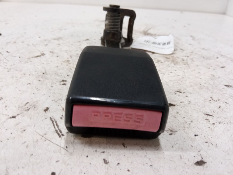 Recambio de anclaje cinturon trasero izquierdo para peugeot 307 cc (3b) 2.0 16v referencia OEM IAM DE412AA  