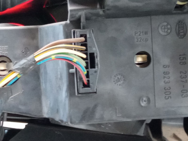 Recambio de piloto trasero izquierdo para bmw 5 (e60) 520 d referencia OEM IAM 6923305  