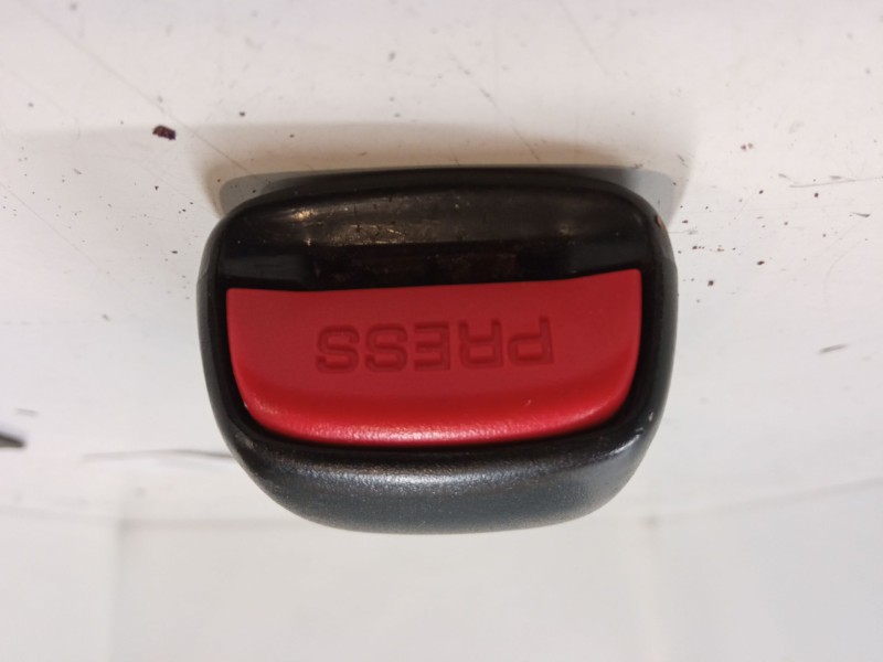 Recambio de anclaje cinturon trasero izquierdo para mazda 3 (bk) 1.6 di turbo referencia OEM IAM   