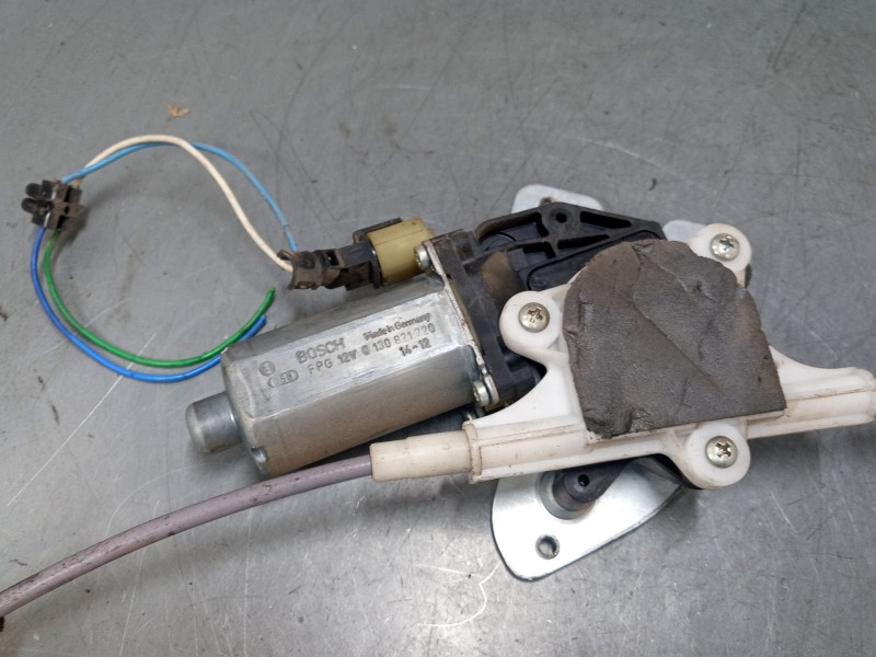 Recambio de elevalunas electrico delantero izquierdo para nissan vanette cargo autobús (hc 23) 2.3 d referencia OEM IAM 01308217