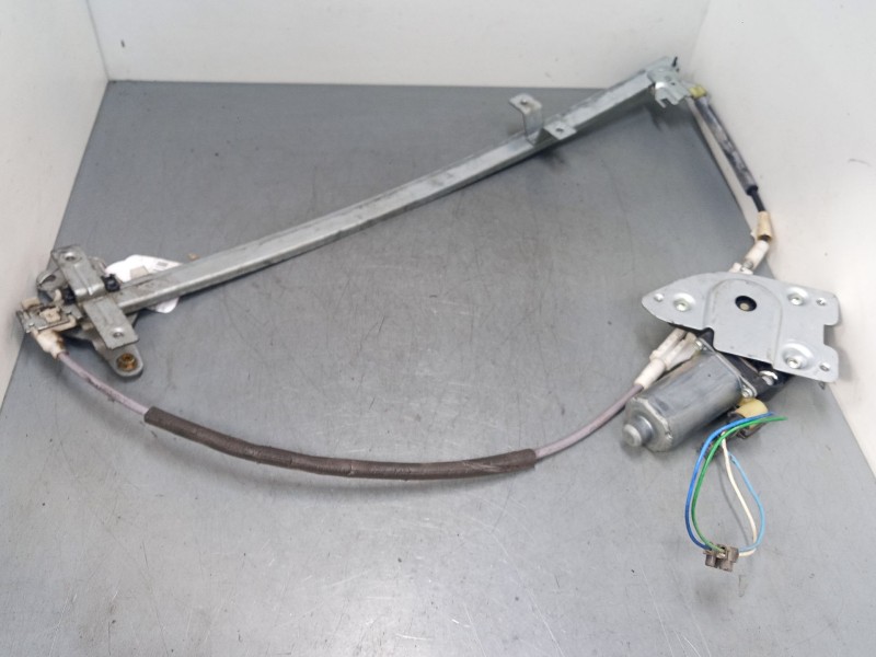 Recambio de elevalunas electrico delantero izquierdo para nissan vanette cargo autobús (hc 23) 2.3 d referencia OEM IAM 01308217