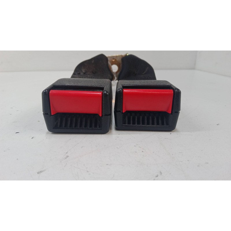 Recambio de anclaje cinturon trasero izquierdo para opel corsa b (s93) 1.0 i 12v (f08, f68, m68) referencia OEM IAM 90359919B  