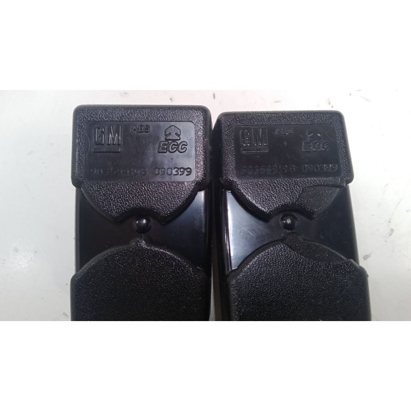 Recambio de anclaje cinturon trasero izquierdo para opel corsa b (s93) 1.0 i 12v (f08, f68, m68) referencia OEM IAM 90359919B  