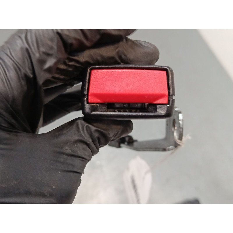 Recambio de anclaje cinturon trasero izquierdo para bmw 7 (e65, e66, e67) 730 i, li referencia OEM IAM 7134041  