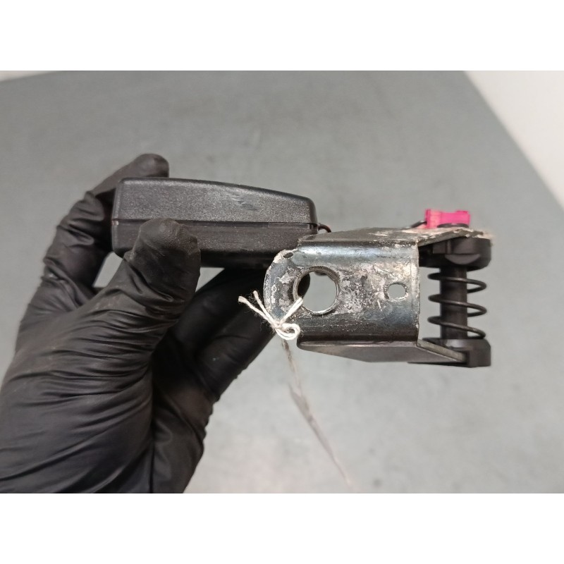 Recambio de anclaje cinturon trasero izquierdo para bmw 7 (e65, e66, e67) 730 i, li referencia OEM IAM 7134041  