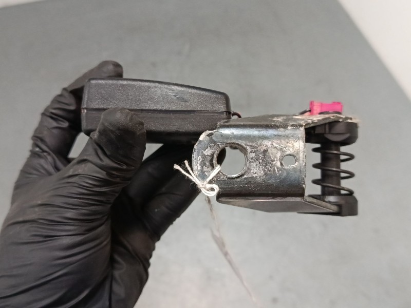 Recambio de anclaje cinturon trasero izquierdo para bmw 7 (e65, e66, e67) 730 i, li referencia OEM IAM 7134041  