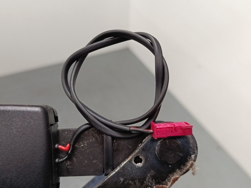 Recambio de anclaje cinturon trasero izquierdo para bmw 7 (e65, e66, e67) 730 i, li referencia OEM IAM 7134041  