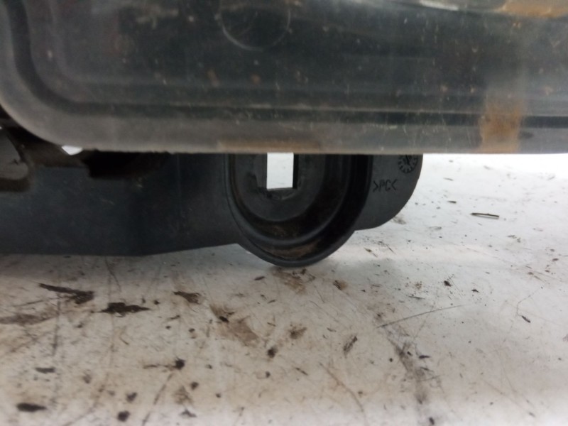 Recambio de faro derecho xenon para bmw x5 (e53) 3.0 d referencia OEM IAM 63117166804  