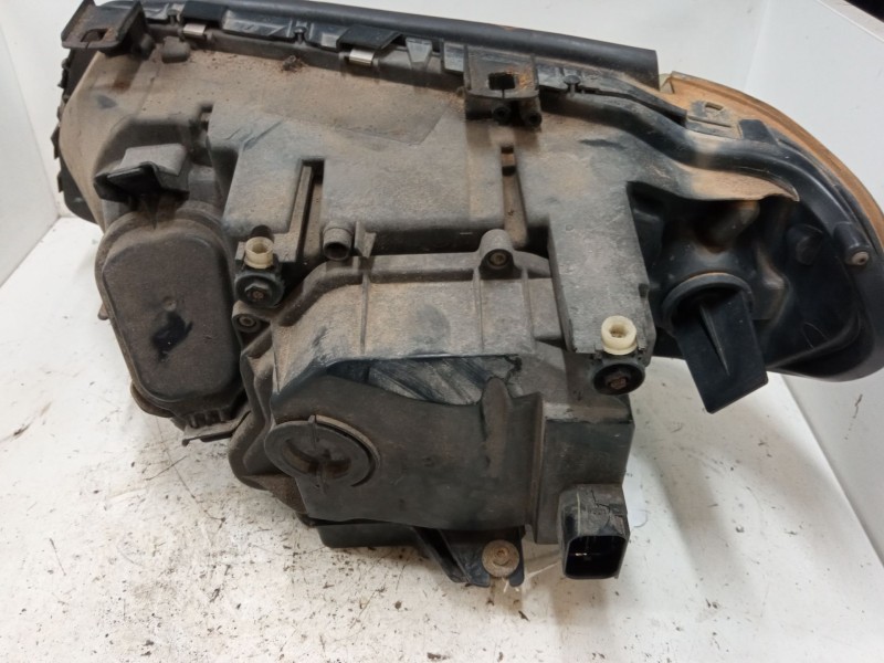 Recambio de faro derecho xenon para bmw x5 (e53) 3.0 d referencia OEM IAM 63117166804  