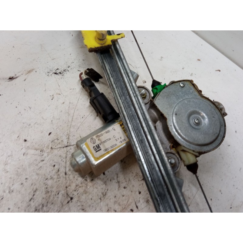 Recambio de elevalunas electrico delantero izquierdo para nissan primastar furgoneta (x83) 1.9 dci 100 referencia OEM IAM 770031