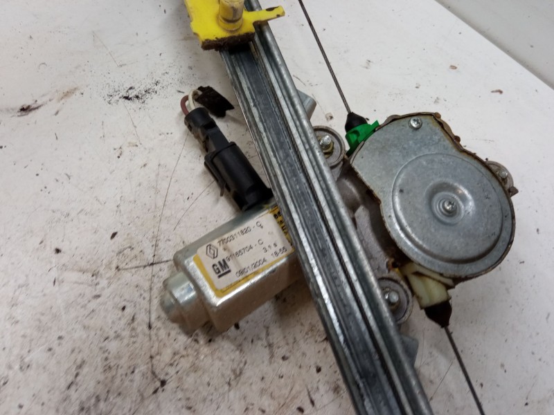 Recambio de elevalunas electrico delantero izquierdo para nissan primastar furgoneta (x83) 1.9 dci 100 referencia OEM IAM 770031