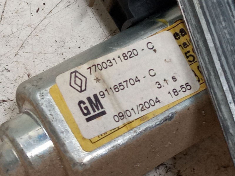 Recambio de elevalunas electrico delantero izquierdo para nissan primastar furgoneta (x83) 1.9 dci 100 referencia OEM IAM 770031