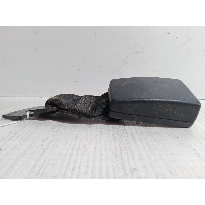 Recambio de anclaje cinturon trasero derecho para opel meriva a monospace (x03) 1.4 16v twinport (e75) referencia OEM IAM   